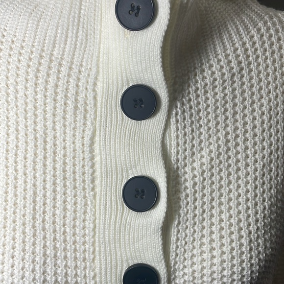 *00077 NWOT COZY STRIPED BUTTON STAND COLLAR SWEATER. - Picture 2 of 3